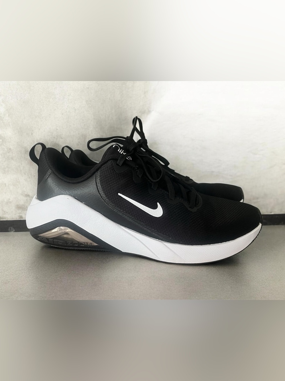 Nike Size 8 Black & White Bella 7 Sneakers